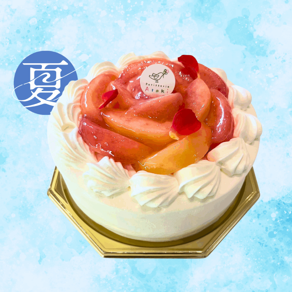 桃のデコレーションケーキ
